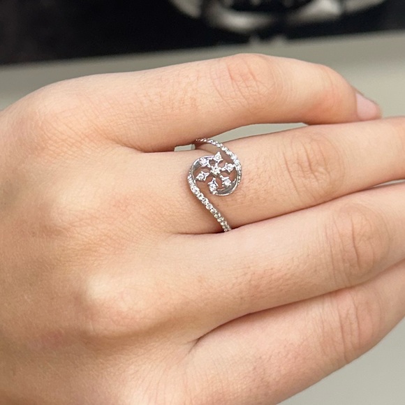 Brand New Disney Enchanted Diamond Snowflake Ring - Picture 1 of 5